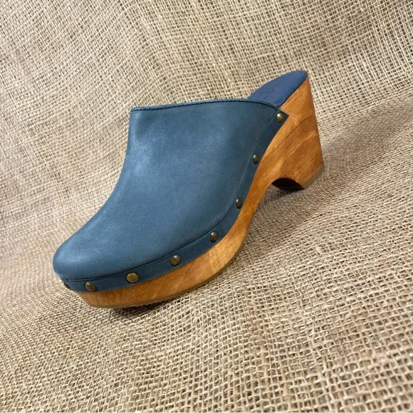 🛑SOLD🛑  Condani  MULES  CLOGS WOOD SLIP ON  LEATHER BLUE STUD SIZE 9.5 - Picture 2 of 10